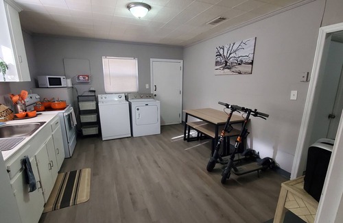 Brunswick House | 2 bedroom Coastal bungalow minutes from St Simons