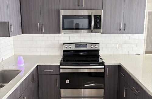 Dania Beach House | 2-bedroom house in wonderful Dania Beach with cool AC