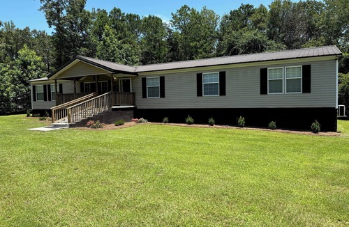 Crawford County House | 2-bedroom house with Pool, Fort Valley GA with AC and charm Quiet Country Life!