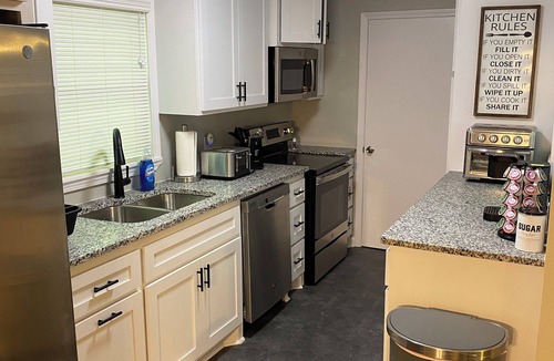 Pine Bluff House | 2-Bedroom Near Hospital and Casino