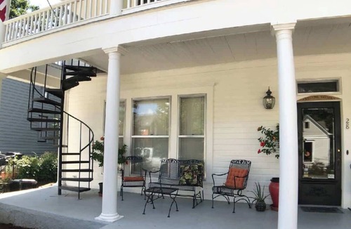 Eureka Springs Historic District Apartment | 2 Bedroom Suite in Historic B&B, Breakfast Include