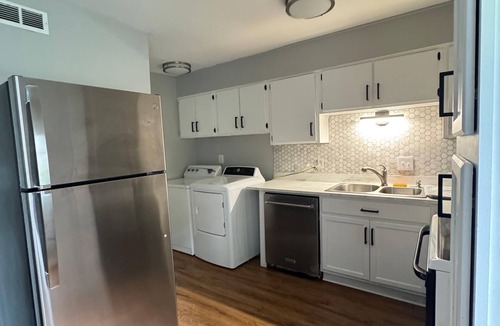 Sharonbrook House | 2-bedroom townhome for 6 guests