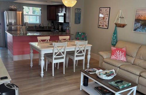 Fort Pierce Shores House | 2-bedroom townhome in awesome Fort Pierce with AC