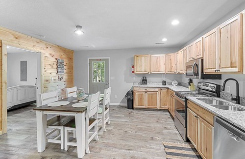Ten Mile Condo | 2 bedrooms, 2 baths, 1000 sq ft lodge close to the lake.