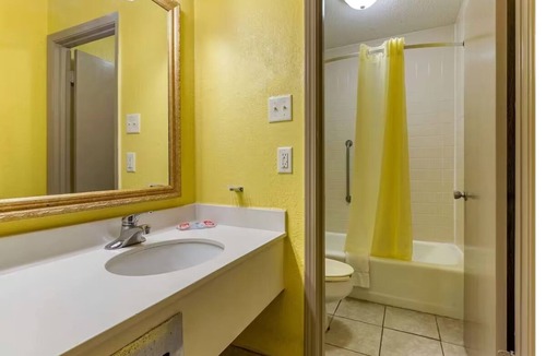 Douglas Hotel | 2 Budget-Friendly Pet-Friendly Rooms w/Free Parking & Outdoor Pool