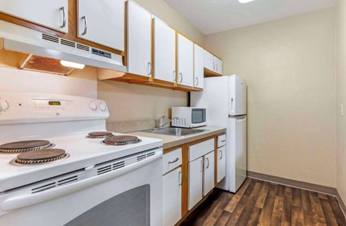Jeffersontown Hotel | 2 Charming Rooms Perfect for Family or Group Getaways | Free Parking