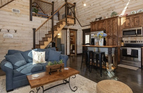 Rising Fawn Cabin | 2 Family Cabins each have Hot Tub, Fire Pit & Screened in Porch - 2 miles to Cloudland Canyon Park