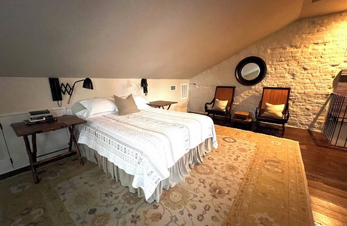 Lower Garden District Bed & Breakfast | 2 Floor 1855 Lower Garden District Townhouse with Balcony