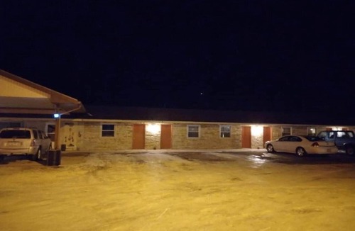Eagle Grove Apartment | 2 Full Beds Non-Smoking