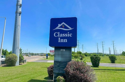 Parkway Village Apartment | 2 Full Beds|Non-Smoking