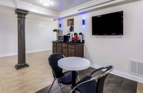 North Little Rock Apartment | 2 Full Beds|Nsmk,Micfridge