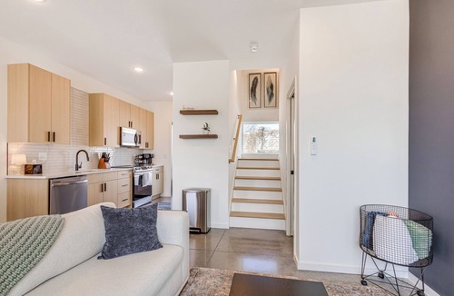 Knoxville House | < 2 Mi to Dtwn: Modern Townhome in Knoxville
