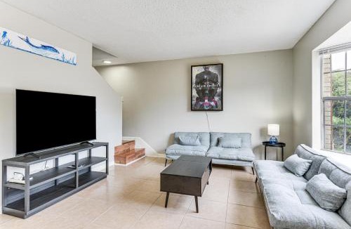 Wright House | 2 Mi to Garniers Beach Park: Pet-Friendly FWB Home