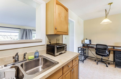 Riviera Beach House | 2 Mi to Shore: Riviera Beach Retreat w/Yard
