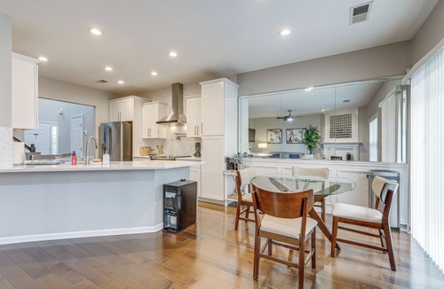 Sugar Hill House | 2 Mi to Suwanee Town Center: Spacious Townhome