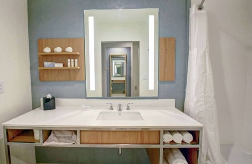 Wesley Chapel Hotel | 2 Pet-friendly Accommodations w/Free Breakfast and Parking, Outdoor Pool!