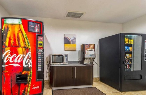 Indianapolis Apartment | 2 Queen Beds|Mobility Accessible Tub NS