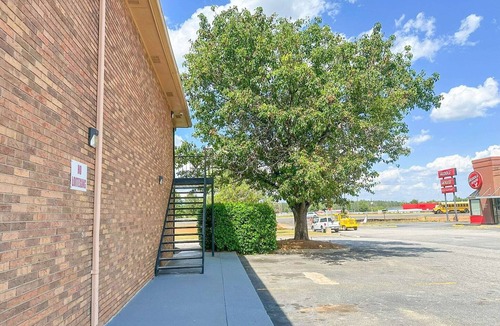 Louisville Apartment | 2 Queen Beds|Non-Smoking
