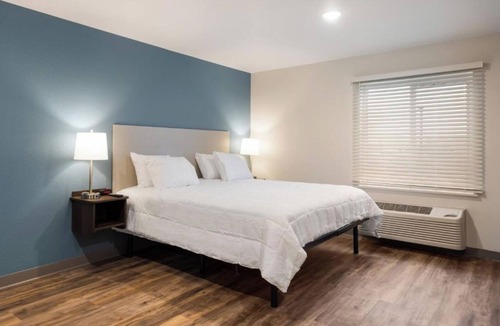 Newnan Hotel | 2 Queen Suites w/Kitchen | Pet-friendly & Laundry