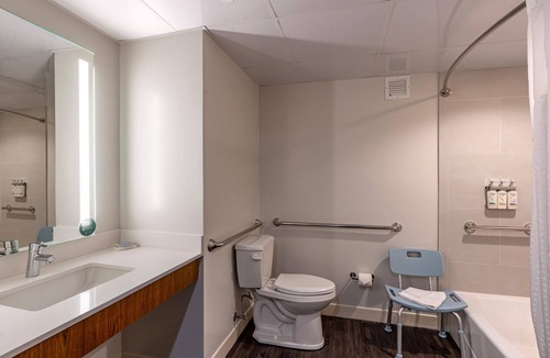 Faubourg Delassize Hotel | 2 Queens Std Room, Holiday Inn – City Views, Prime Location Downtown