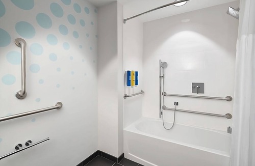 Dania Beach Hotel | 2 Spacious Units, Near Port Everglades Cruise Terminal - Breakfast Included