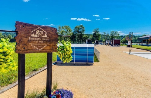 Olivehill House | 2024 Airstream Flying Cloud 30FB - Fishermans Hideaway Campsite Included