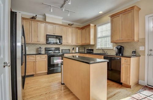 Evans House | 2026 4BR Masters Rental, 2 Kings, 2 Queens