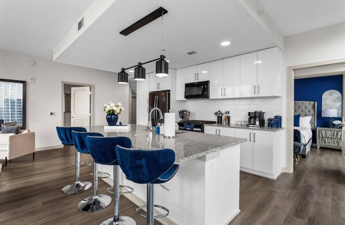 Downtown Atlanta Apartment | 25th Floor Midnight Oasis | Skyline Views, Balcony, Near Mercedes-Benz Stadium