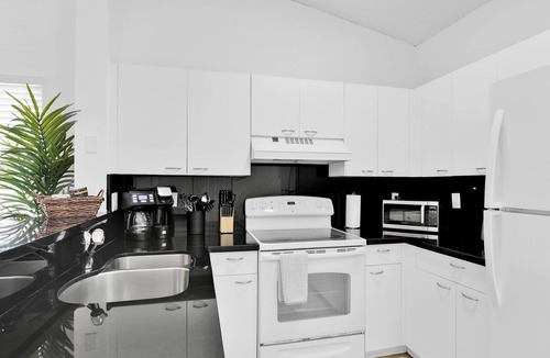 Mission Bay Apartment | 280D - Boca Retreat w/Pool, Parking, Near Evert Tennis & Shops