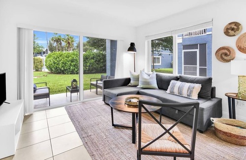 Mission Bay Apartment | 290B - Boca Retreat w/Pool, Parking, Near Evert Tennis & Shops
