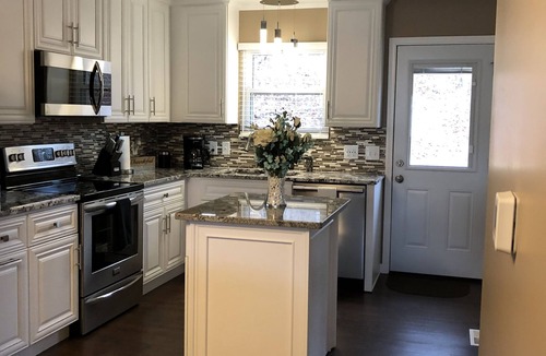 Jasper House | 299 is 5 minutes from dam, with boat launch and tritoon boat for rent.