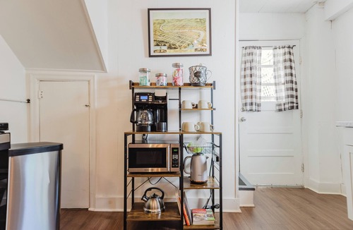 Frankfort House | 2bd 2bath, Bourbon Trail Cottage Fenced Yard