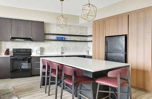 Peachtree Center Condo | 2BD/Atlanta - Downtown w/Rooftop Pool and Pool Bar!