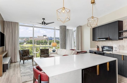 Peachtree Center Condo | 2BD/Atlanta - Downtown w/Rooftop Pool and Pool Bar!