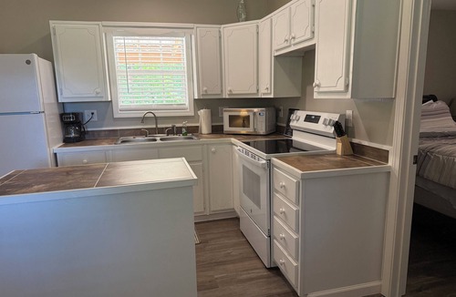 Elliott Cabin | 2bedroom cabin with AC,Heat,WiFi in Gore Springs just 2.6 miles to Grenada lake