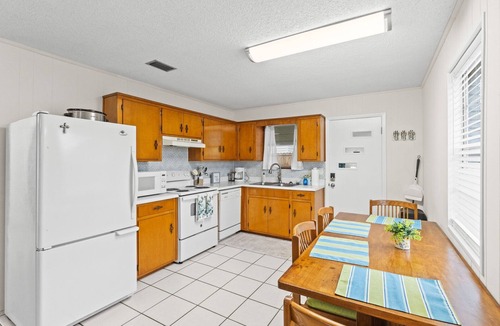 Laguna Beach House | 2BR Sleeps 7 Pet Friendly 1 Block To Beach