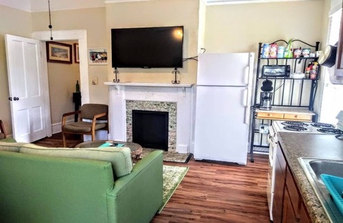 Brunswick Apartment | 2brCoastalColonialApt between Jekyll & St Simons Islands beaches& near Downtown!