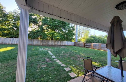 Kathleen House | 3/2br spacious fenced home with garage in kathleen
