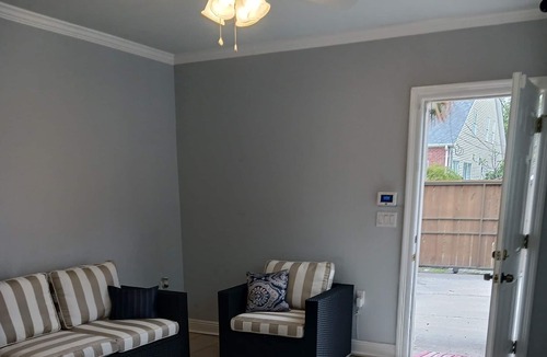 Lakeview House | 3 BD/2.5 Bath Lovely New Orleans Home. Pool & Jacuzzi. Gated secure parking.