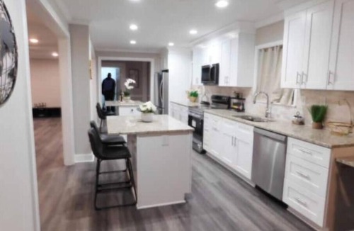 Stone Mountain House | 3 Bdrm Jewel: Luxury w/own Pool