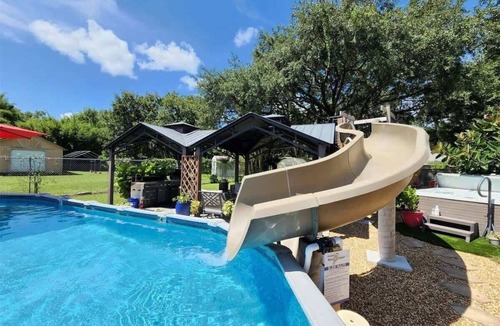 Lutz House | 🏡 3 Bed, 2.5 Bath | Heated Pool, Jacuzzi & Sauna! Tampa, FL
