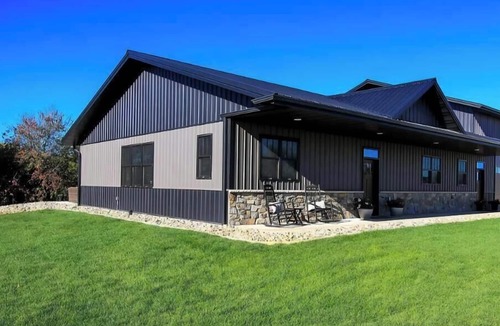 Hutchinson House | 3 bed 2 bath luxury home next to crow river private.