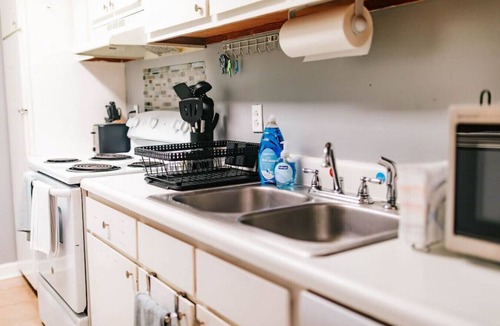 Athens Condo | 3-Bed Athens Getaway right near UGA! Pool, Parking, SmartTV