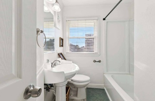 Arabi House | 3 bedroom 1 bath Nola home