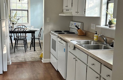 Cullman House | 3 bedroom 3 bathroom house in charming Cullman minutes to lake, town, interstate