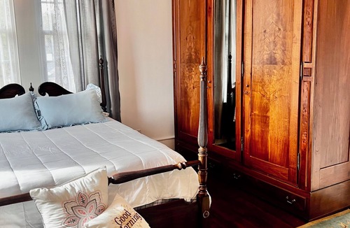 Washington Bed & Breakfast | 3-bedroom bed & breakfast in historical Washington with AC