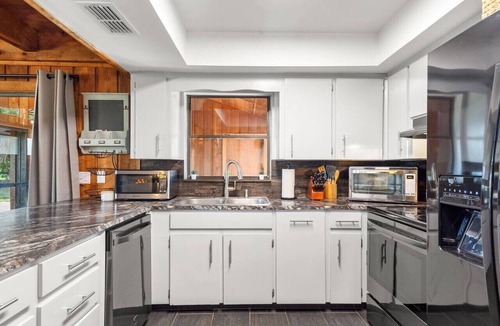 Winter Haven Apartment | 3 bedroom cabin, 15 minutes to Legoland, lake view