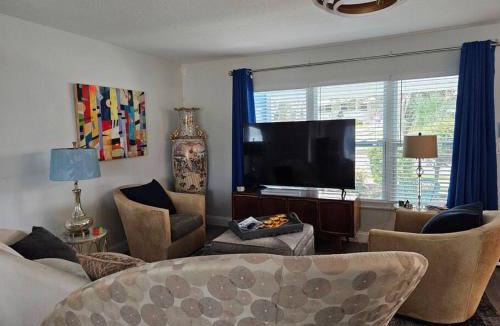 West Palm Beach House | 3 bedroom Casa Azul in Historic Northwood Hills