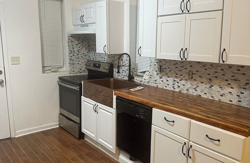 Montgomery House | 3-bedroom house in charming Southhull neighborhood, close to downtown!
