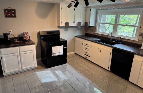 Jacksonville House | 3-bedroom house in Jacksonville with fast WiFi Secluded Mountain and Lake Views